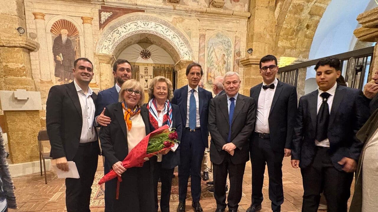 “È tornato Francesco”: a san Nicola Giuseppina Mira unisce musica, poesia e spiritualità — “È tornato Francesco”: a san Nicola Giuseppina Mira unisce musica, poesia e spiritualità https://www.agrigentonotizie.it/social/giuseppina-mira-chiesa-san-nicola-e-tornato-francesco