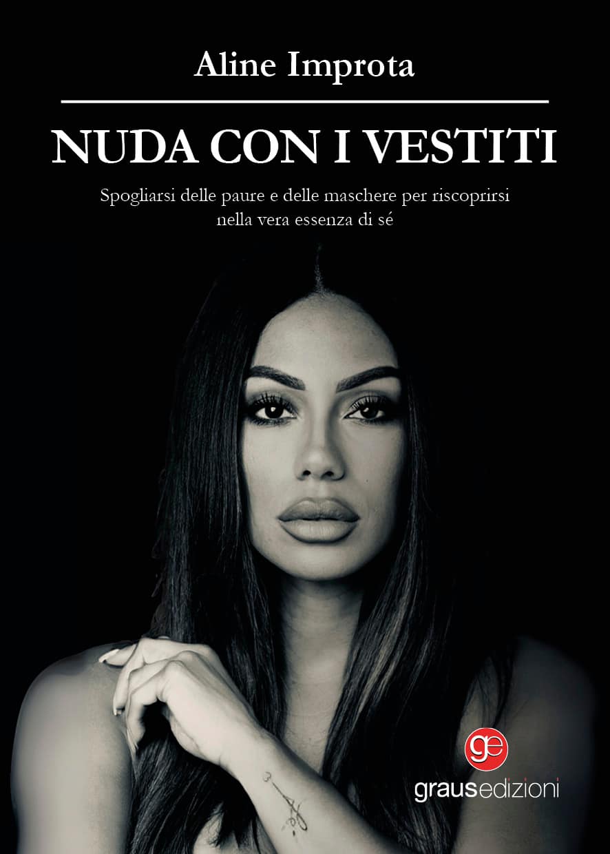 Nuda con i vestiti